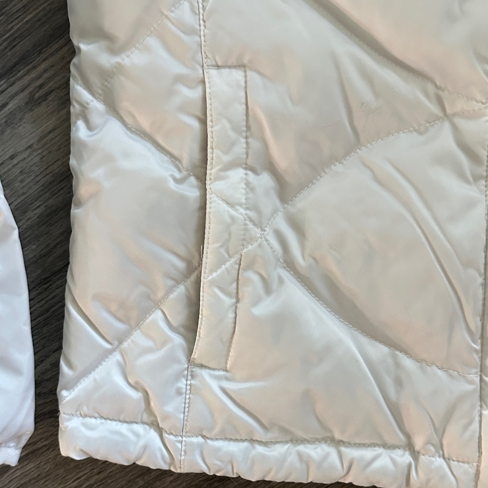 The North Face Women's White Puffer Jacket - Picture 3 of 11